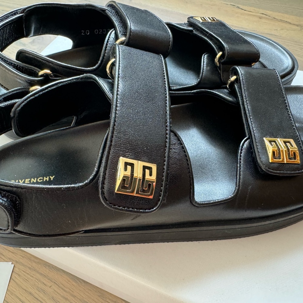 Givenchy women’s 4G logo embellished leather sandals size 38 - Picture 5 of 11